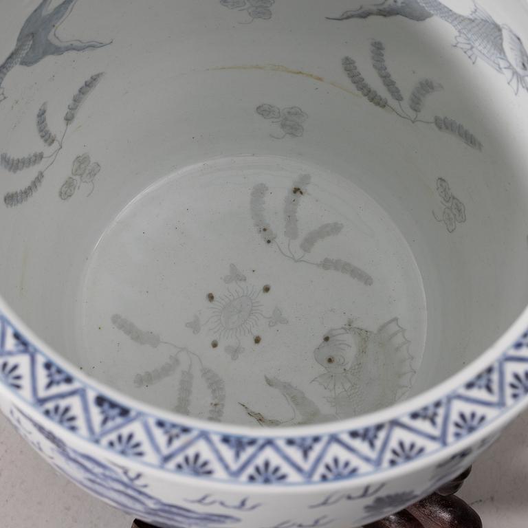 Fish bowls, a pair, porcelain, China, modern manufacture.
