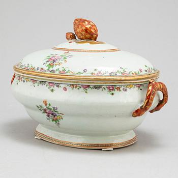 A famille rose tureen with cover, Qing dynasty, Qianlong (1736-95).