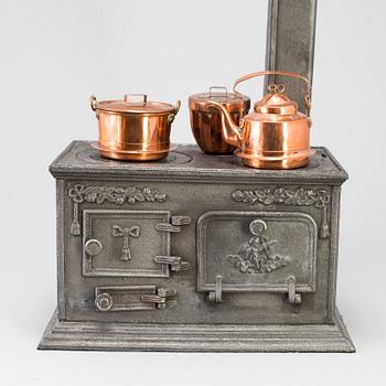 DOCKSPIS MED TILLBEHÖR, gjutjärn, 1900-talets början.