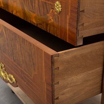 BYRÅ, gustaviansk stil, 1900-talets första kvartal.