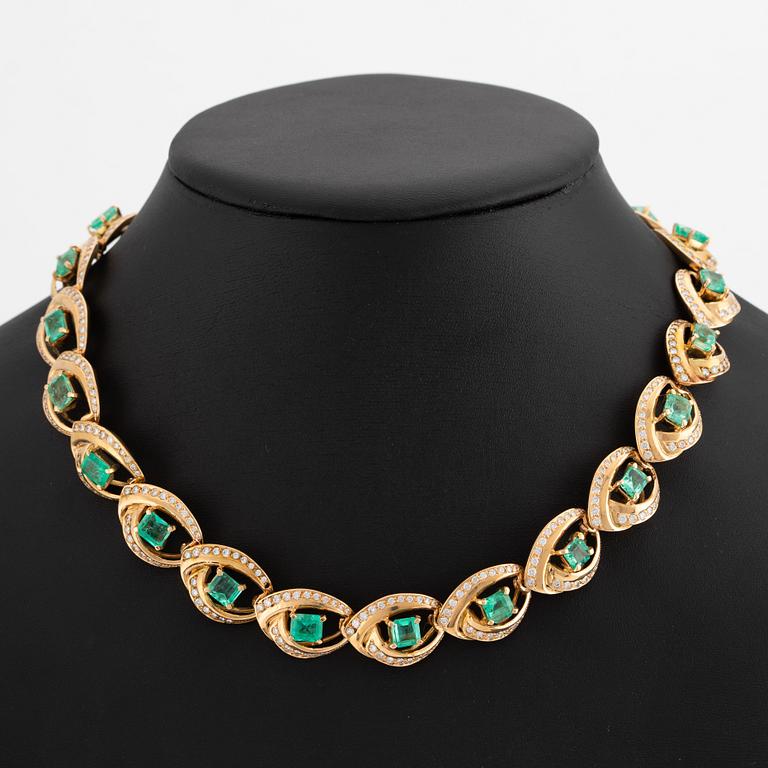 Necklace, 18K gold with emeralds and brilliant-cut diamonds.