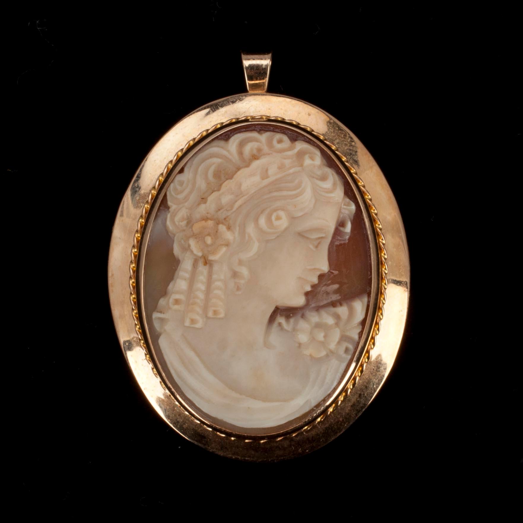 HÄNGE / BROSCH, KAMÉ, guld 14K, Kultakeskus, 1981. Vikt 9,3 g.