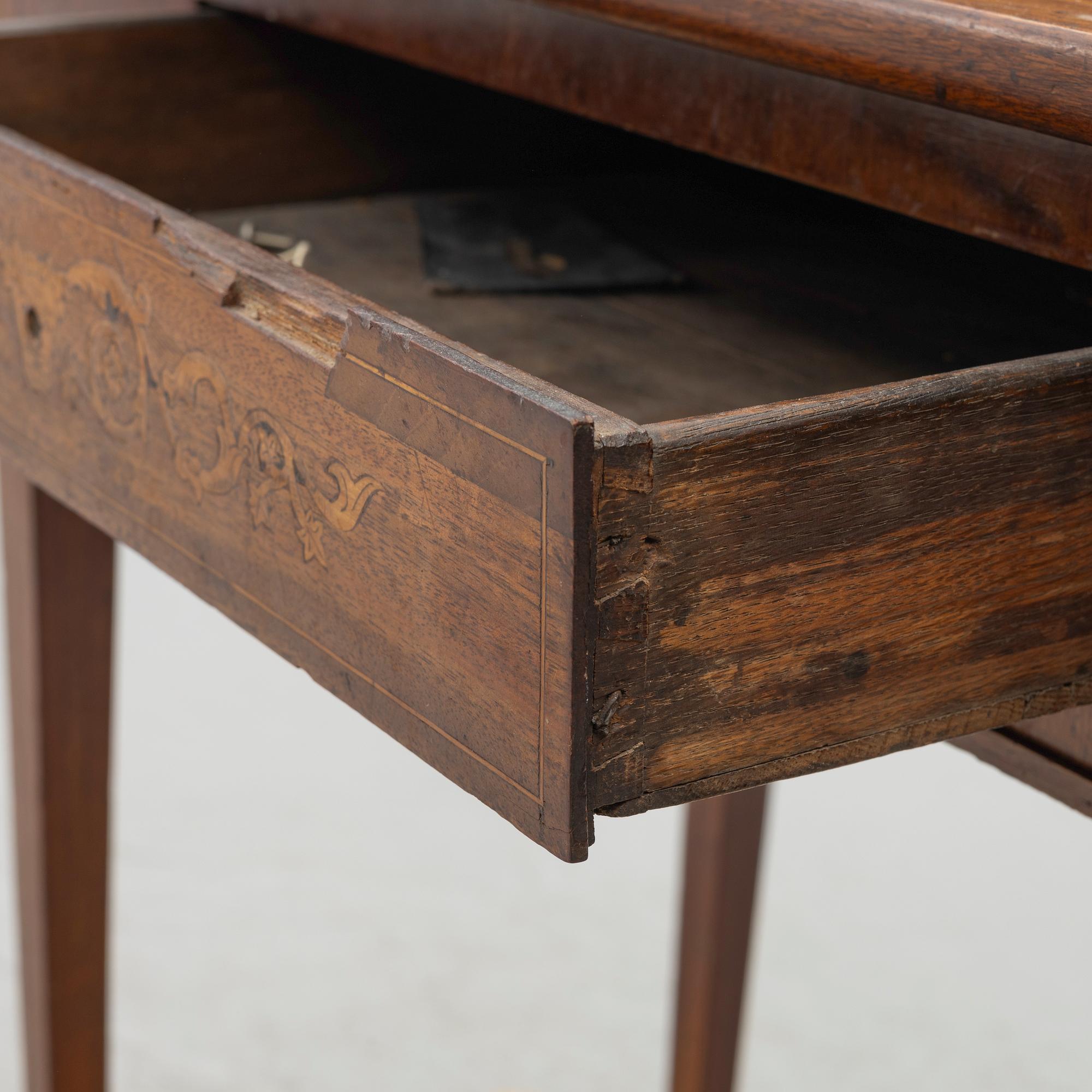 A desk, 19th century.