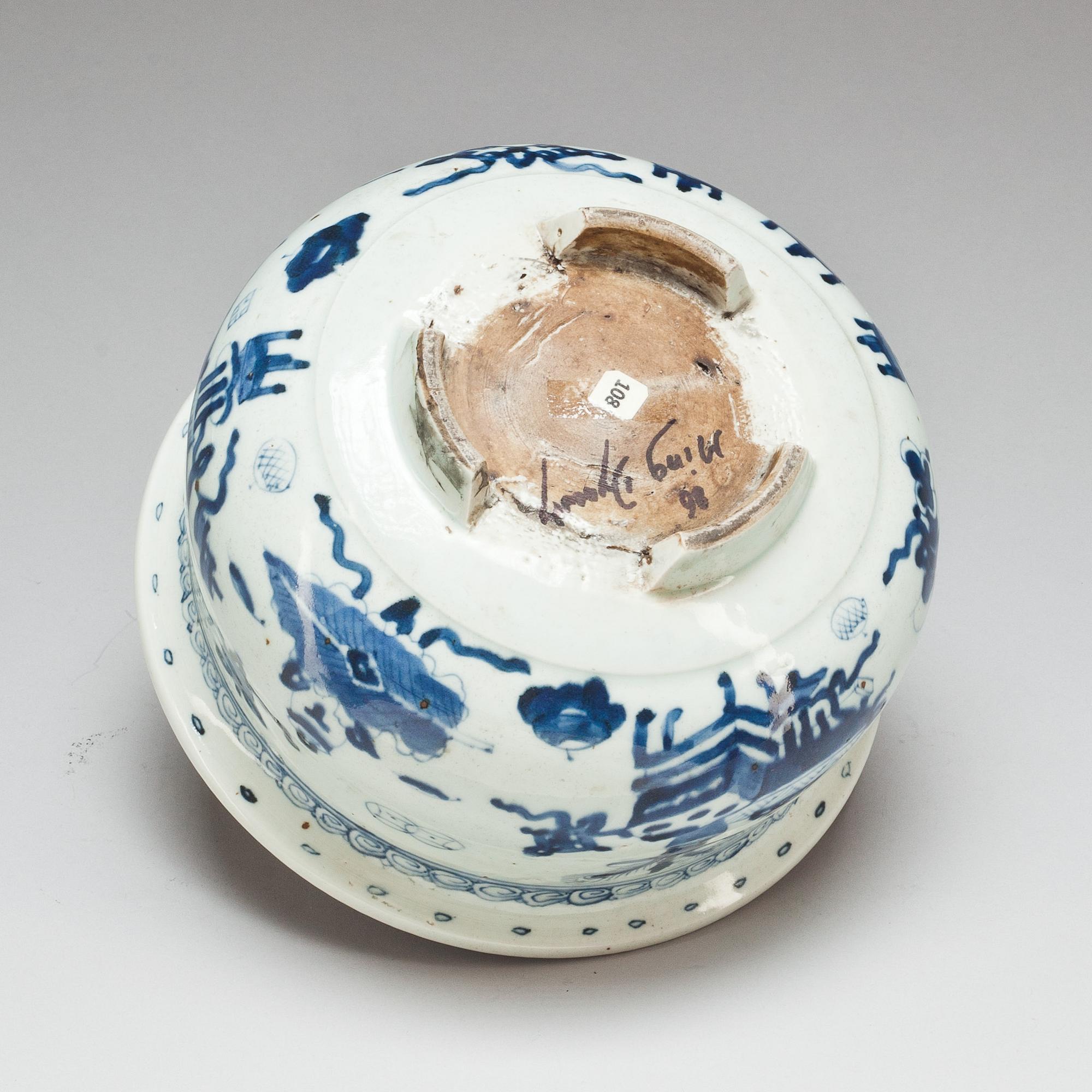 KÄRL, porslin. Kina, Ming-stil. 1800-talets slut.