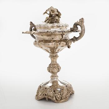 A footed Neo Rococo silver bowl with lid, maker's mark of Johan Theodor Palmgren, Norrköping, Sweden 1885-86.