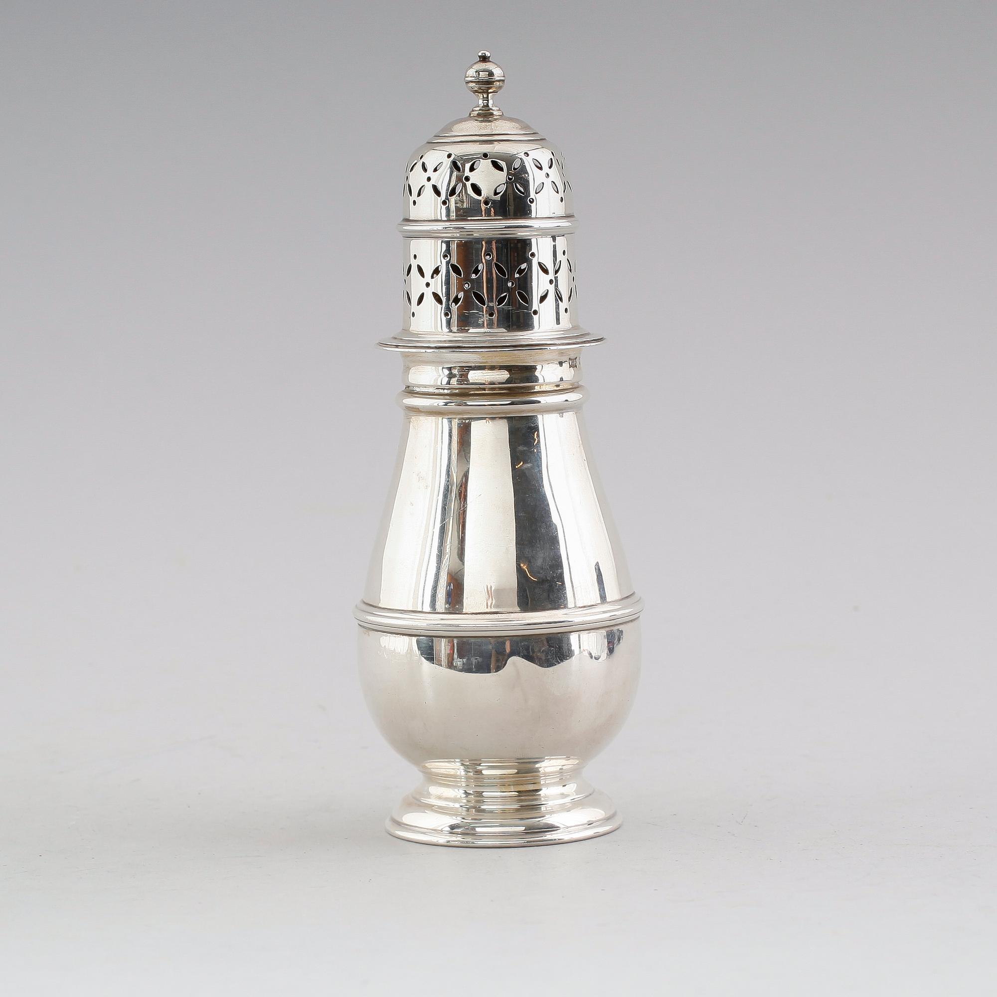 SOCKERSTRÖARE, silver, Walker & Hall, London 1931. Vikt ca 195 gram.