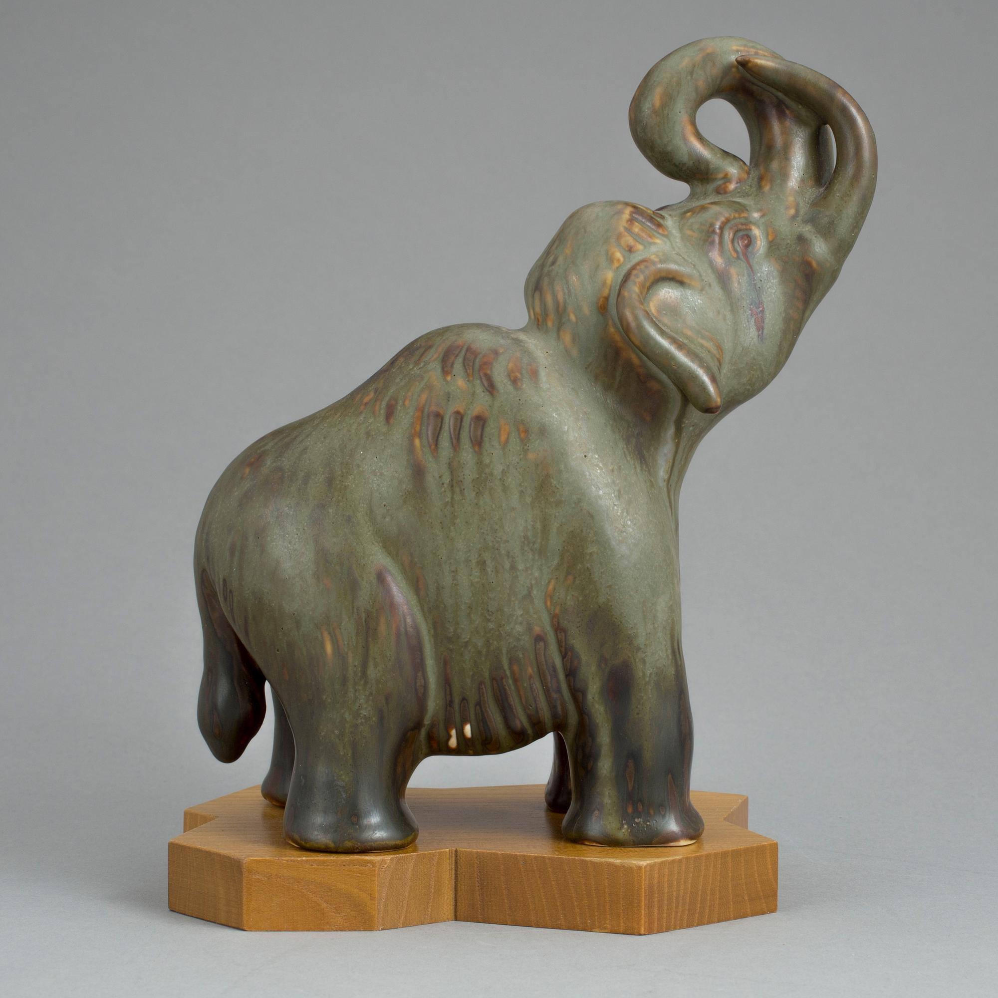 FIGURIN, stengods, Gunnar Nylund, Rörstrand, 1900-talets andra hälft.