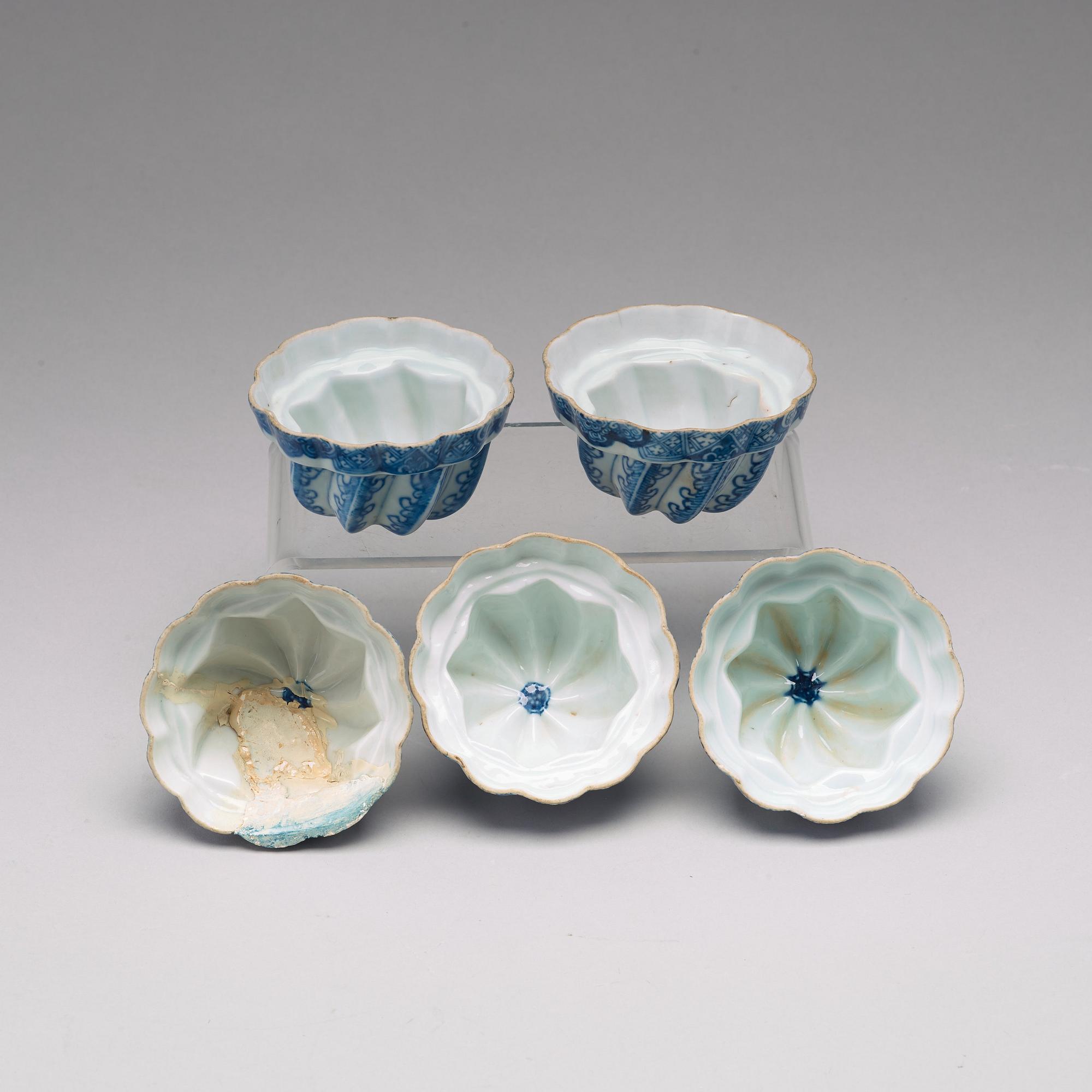 A set of five blue and white moulds, Qing dynasty, Qianlong (1736-95).