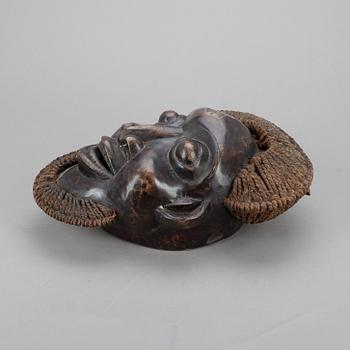 MASK, Afrika, 1900-tal.