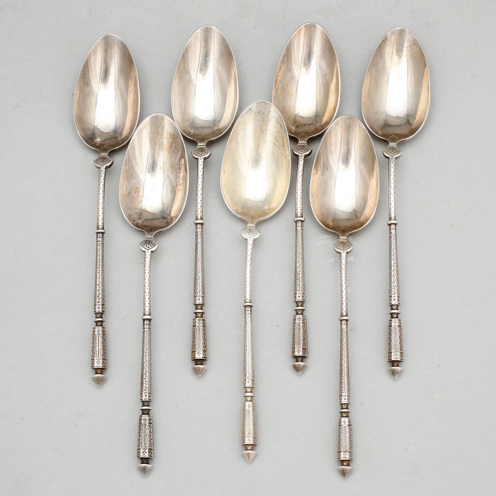 TESKEDAR, 7 st, silver, troligen Ryssland, vikt 146 gram. 1900-talets första hälft.