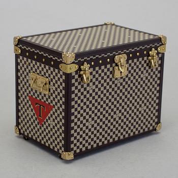 SKRIN / MINIATYRKOFFERT, "Mini Malle Chapeaux", Louis Vuitton, 2012.