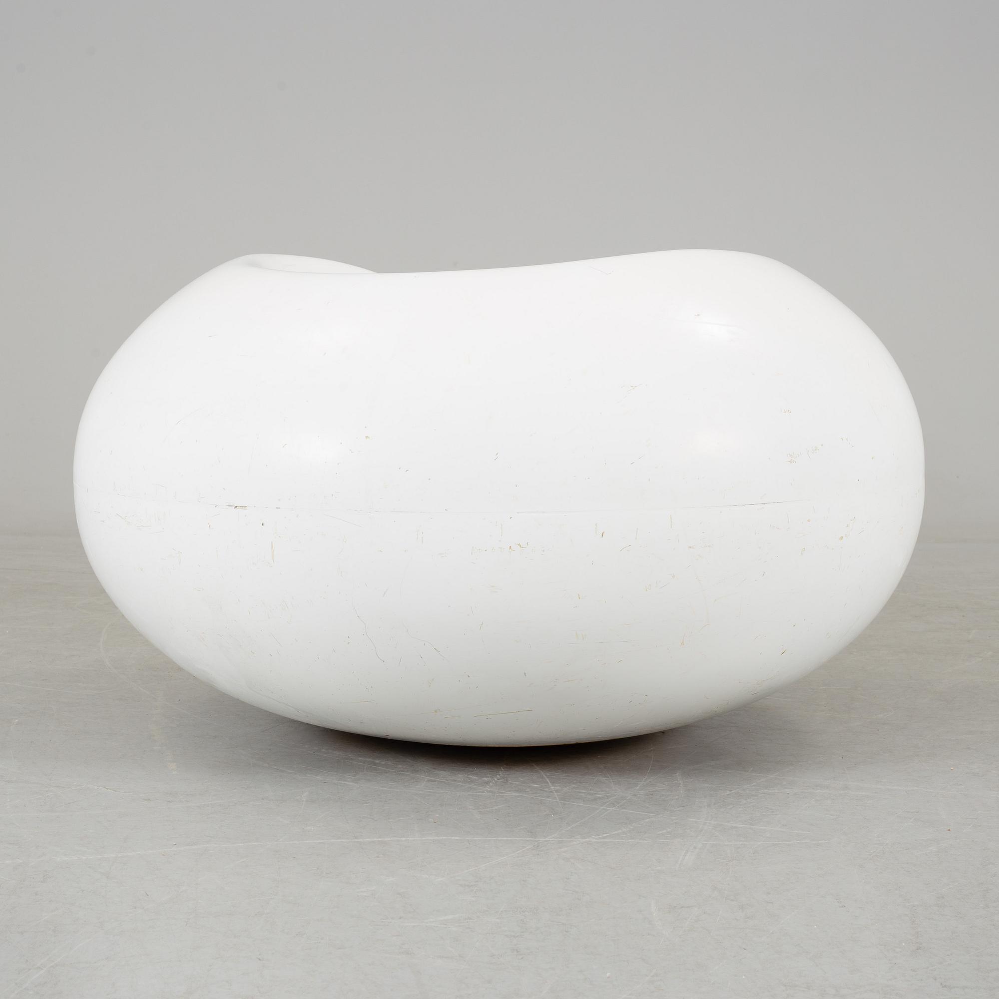 EERO AARNIO, KANTARELLIPÖYTÄ, 1966, Asko Oy. PASTILLI. Valmistanut Asko tai Adelta. Suunniteltu 1962.