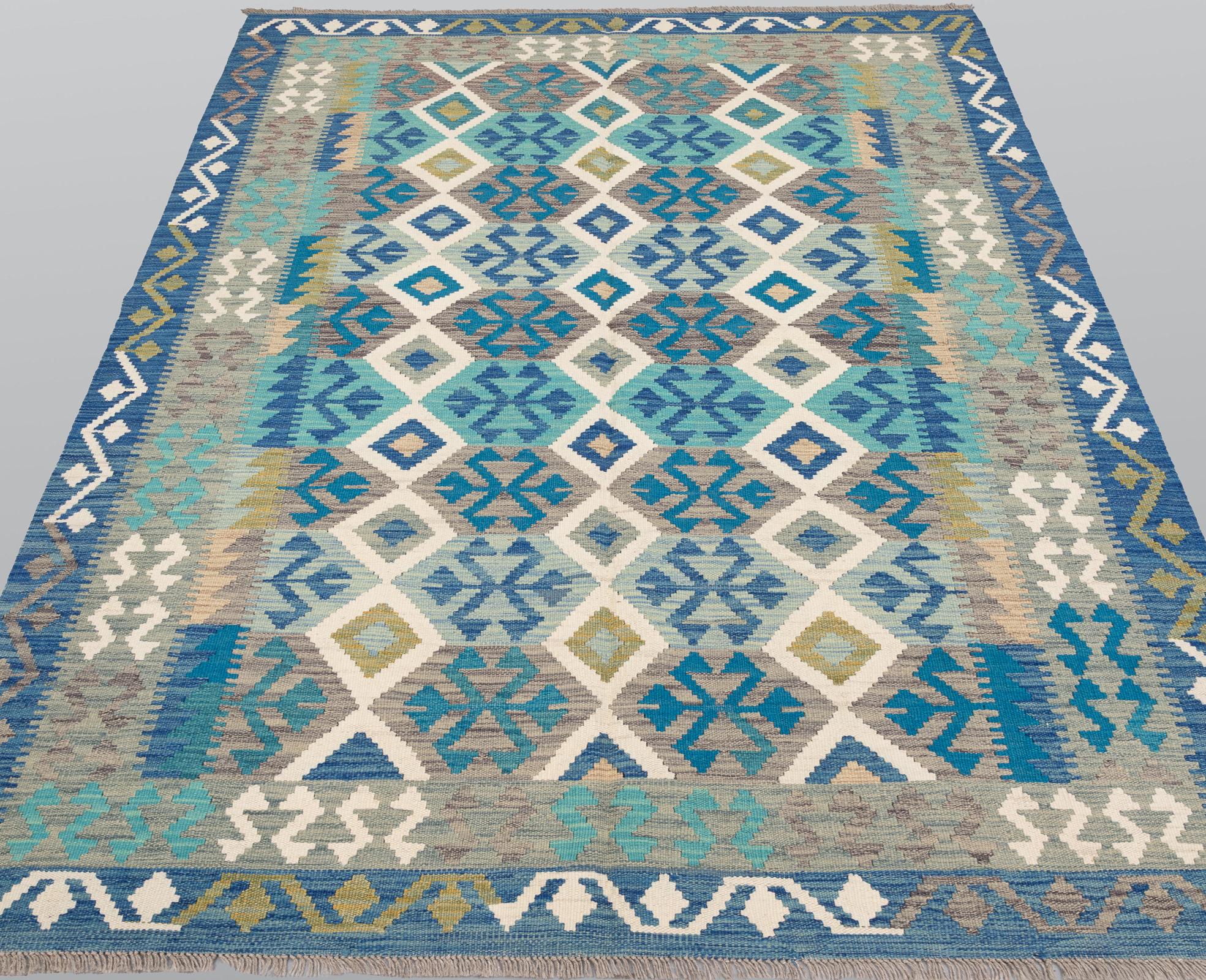 A Kilim rug, approx. 251 x 168 cm.
