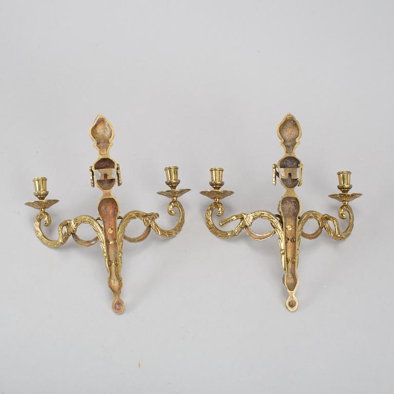 A pair of brass wall lights, Louis XVI-style, 20th century.