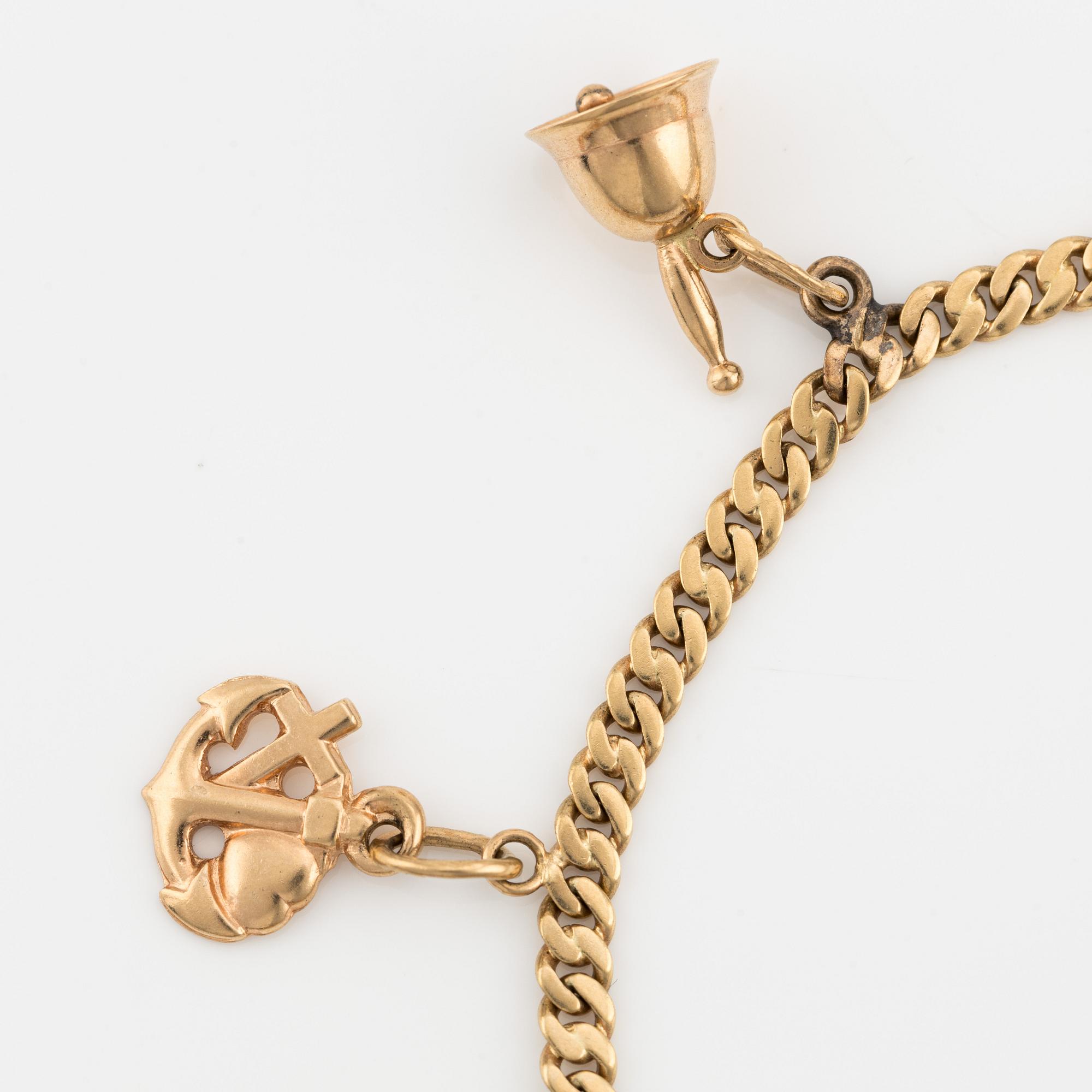 Bracelet 18K gold with charms.