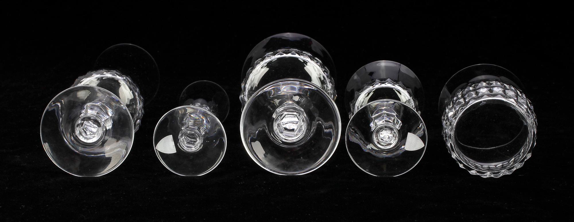 GLASSERVISDELAR, 56 st, "Silvia", Ingeborg Lundin, Orrefors, formgiven 1957.