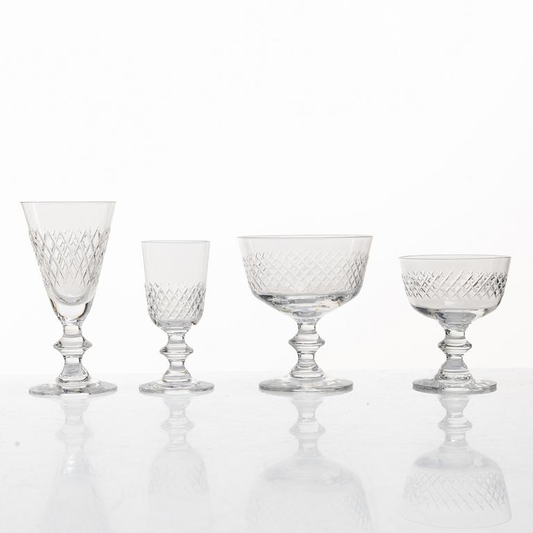 Vicke Lindstrand, a 53 pieces Swedish glass service, "Diamant", Kosta, mid 20th century.