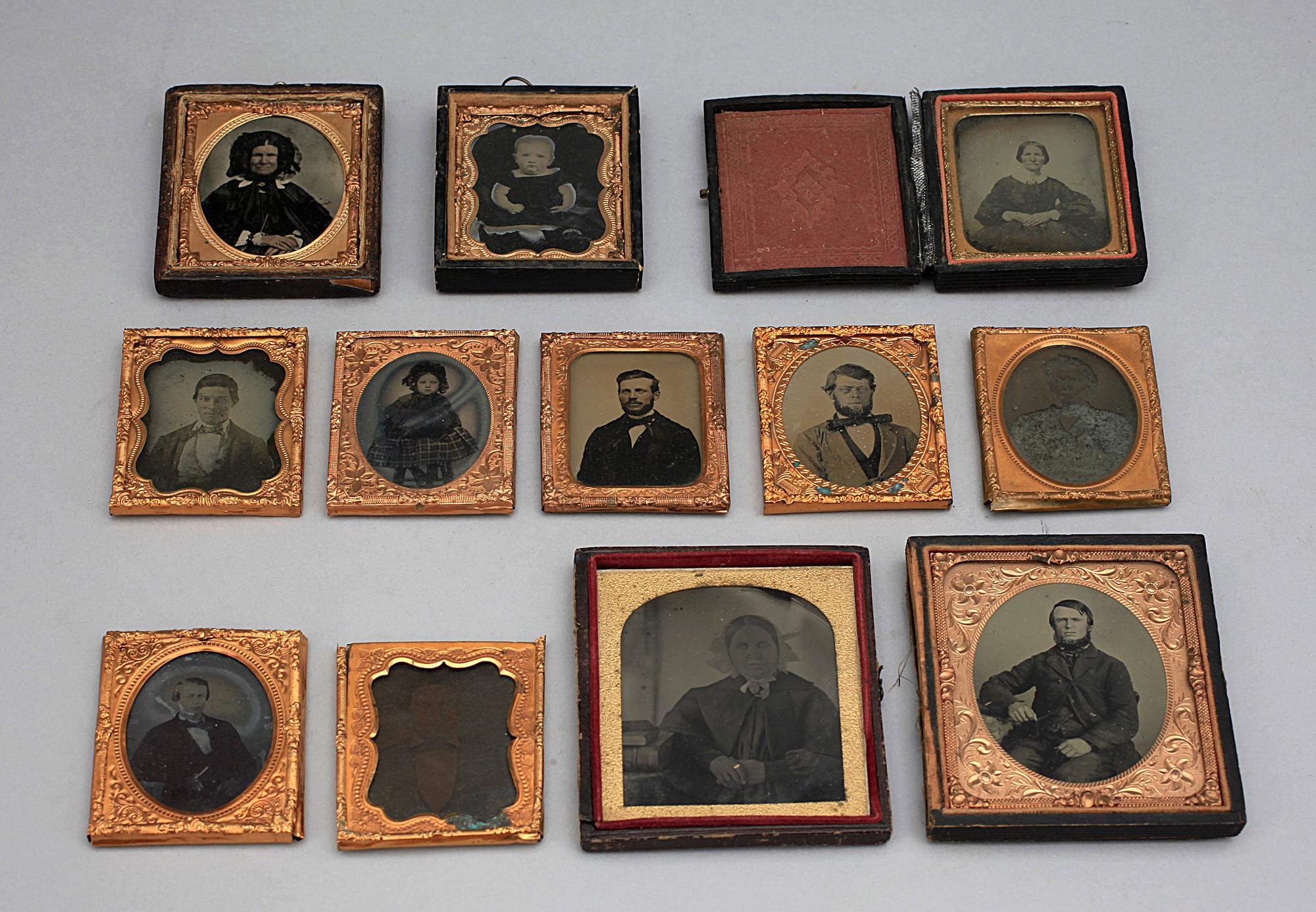 FOTOGRAFIER, 25 st, bla ambrotypier, 1800-tal.