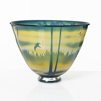 Jette Jörgensen, a cameo glass bowl, executed in her own studio, signed and dated -89.