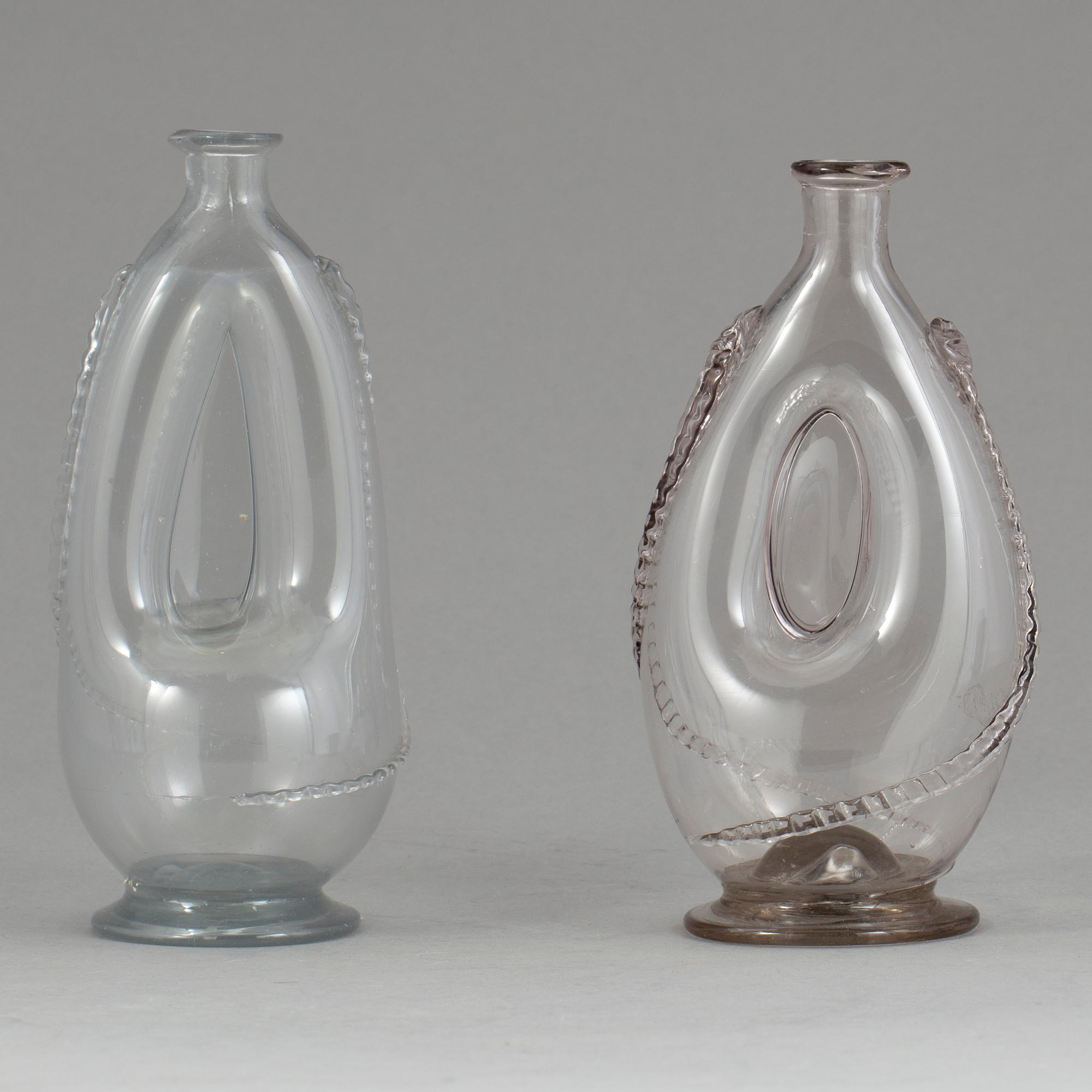 KRANSFLASKOR, 2 stycken, glas, 1800-tal.