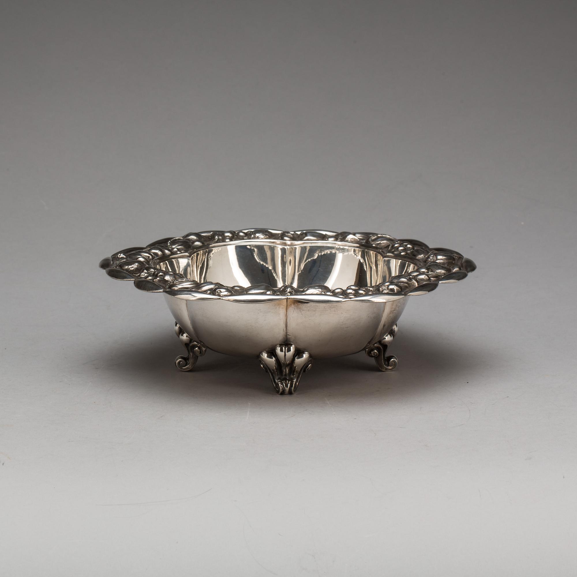 SKÅL, silver, importstämplar samt stämplar Anna Östergren, Malmö 1920. Vikt c:a 740 g.