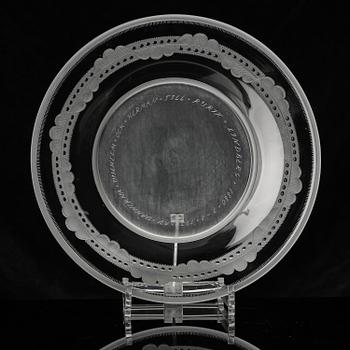 Simon Gate, an engraved glass bowl with plate, Orrefors 1930, model 122.