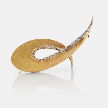 An 18K gold brooch set with eight-cut diamonds.