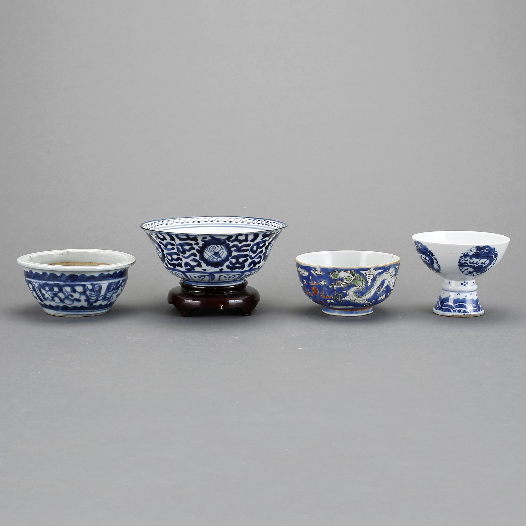 SKÅLAR och STEMCUP, 4 st, porslin, Kina, 1900-tal.