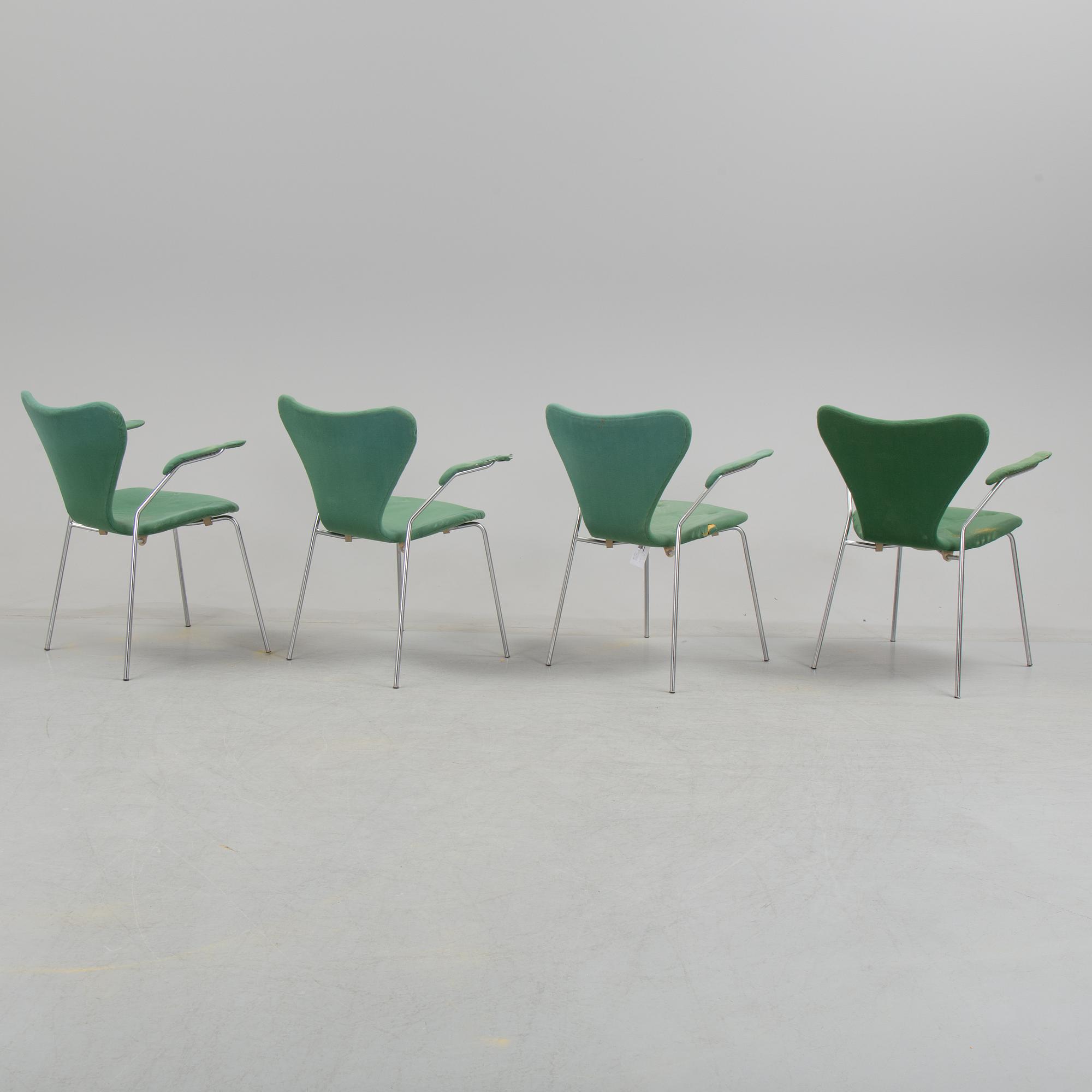 ARNE JACOBSEN, karmstolar, 4 st, "Sjuan" för Fritz Hansen, Danmark, 1970.