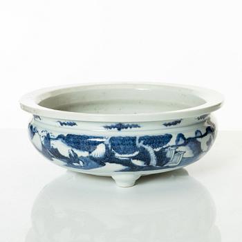 A blue and white censer, 17th/18th Century.