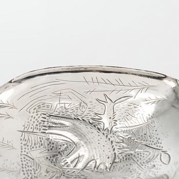 Tapio Wirkkala, A 'Bear hunting' silver dish, Tillander, Helsinki 1953.