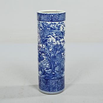 PARAPLYSTÄLL, porslin, Kina, 1900-tal.