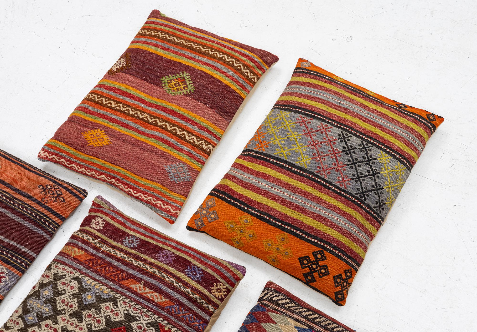 Cushions 8 pcs kelim. 67 x 48 and 48 x 48 cm.