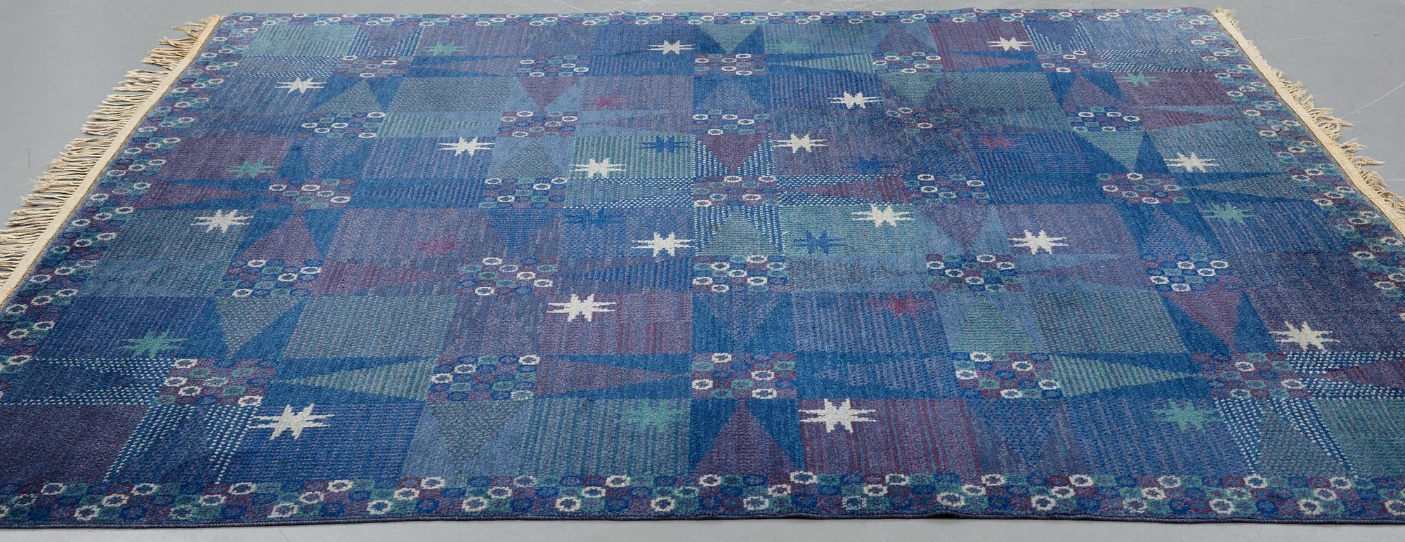 Barbro Nilsson, matta, "Stjärnflossan, blå", flossa, ca 250-253 x 249-253 cm, signerad AB MMF BN.