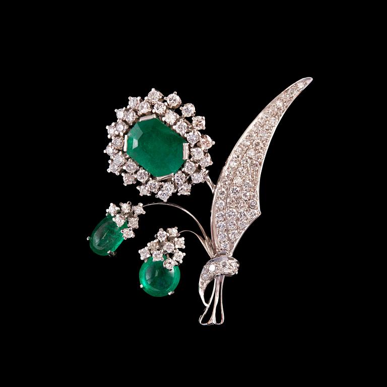 A BROOCH, emeralds c. 8 ct , brilliant cut diamonds 0.56 ct. 18K white gold, Gothenburg 1975.