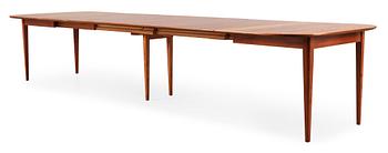 695. A Josef Frank mahogany dining table, Svenskt Tenn, model 947.