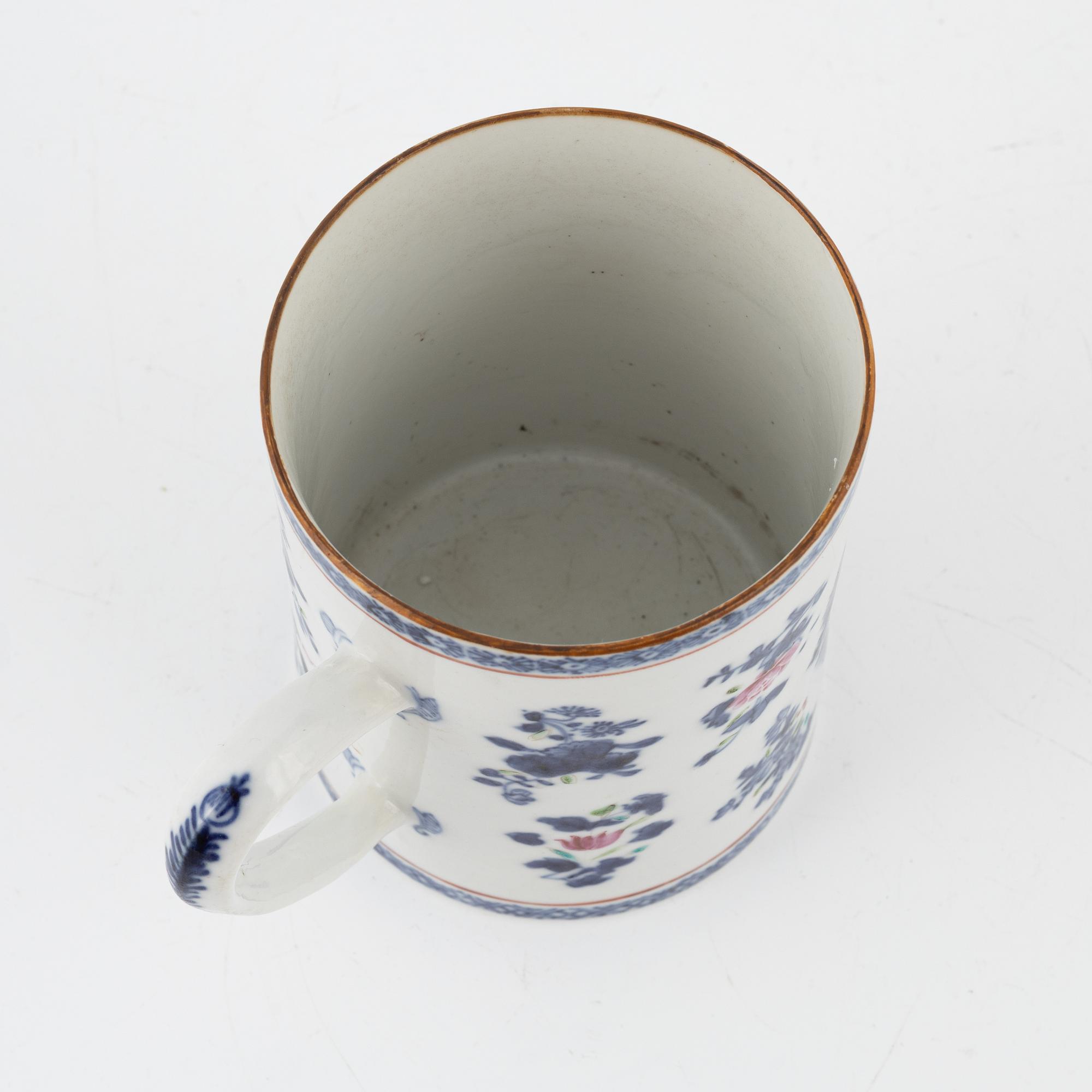 Mugg, porslin. Qingdynastin, Qianlong (1736-95).
