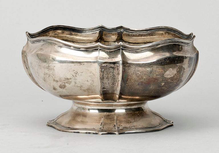 SKÅL, silver, K. Anderson, Göteborg, 1914. Vikt ca 545g.