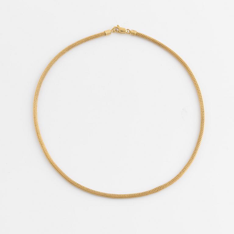 18K gold necklace.