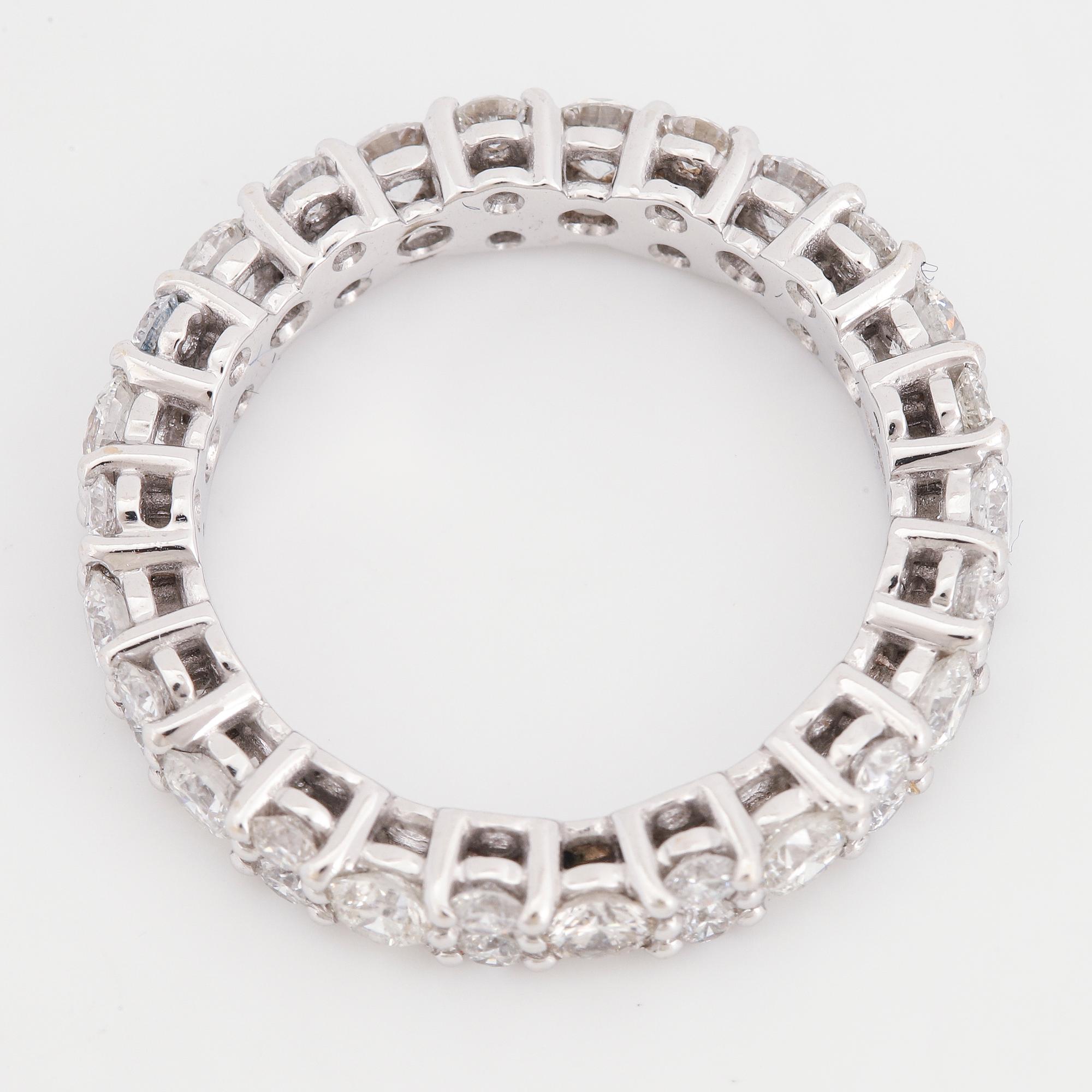 Brilliant-cut diamond ring.