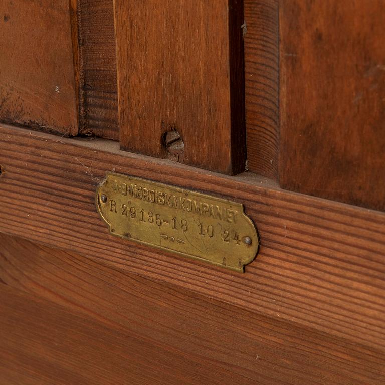 Carl Malmsten, skåp, "Haga", för Nordiska Kompaniet, 1920-talet.