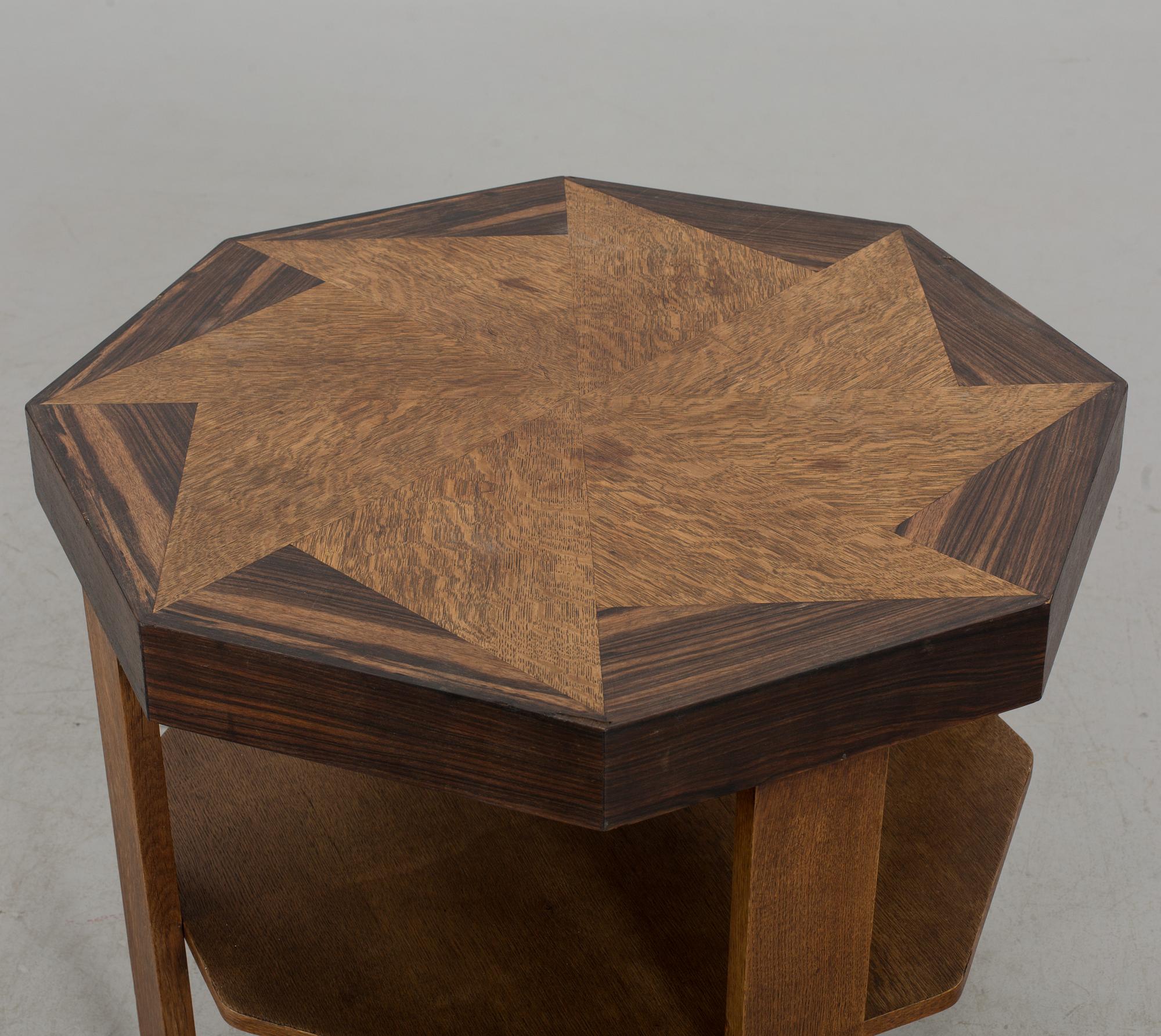 A MID 20TH CENTURY ART DECO STYLE TABLE.