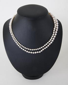 PÄRLCOLLIER, silverspänne.