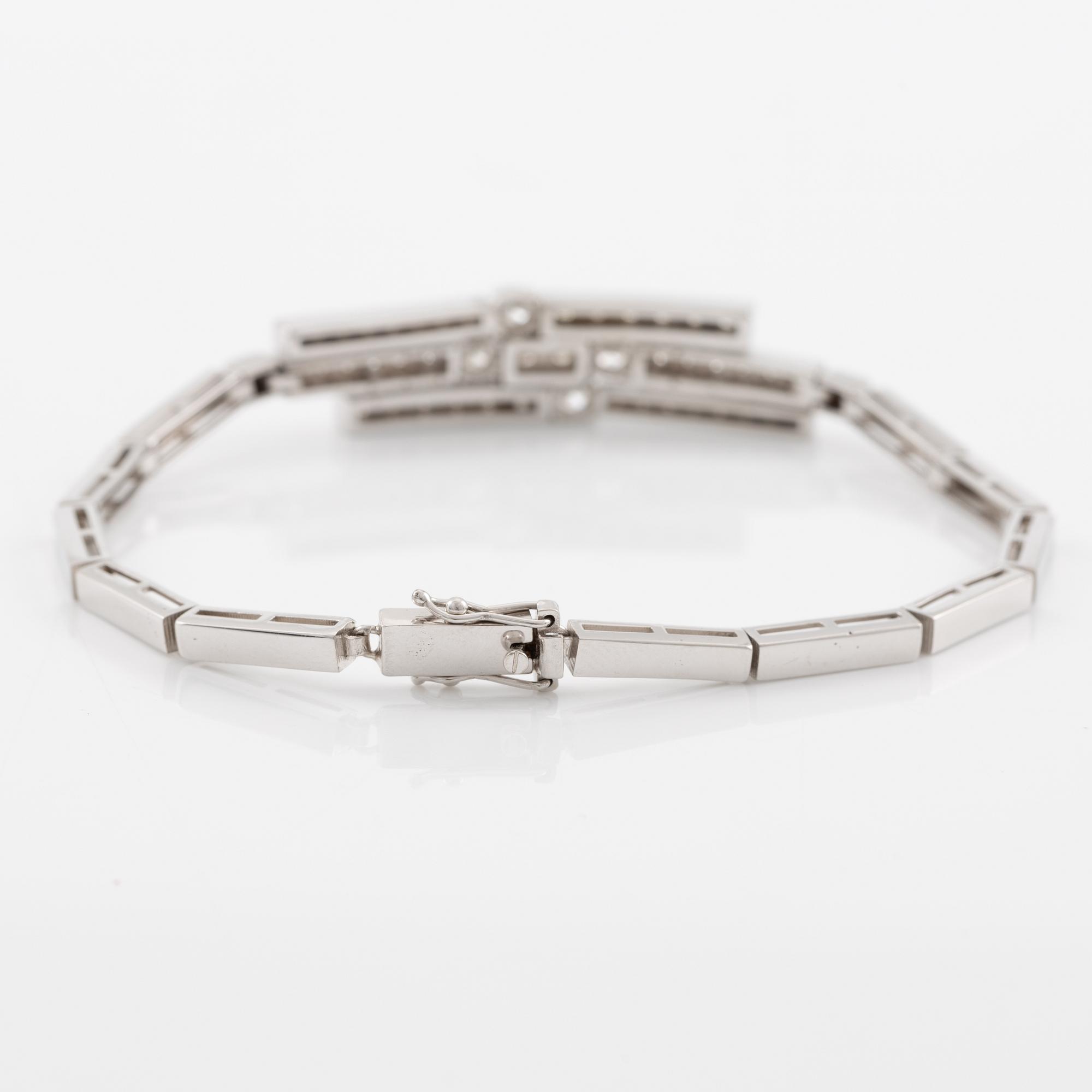 Armband, 18K vitguld med briljantslipade diamanter.