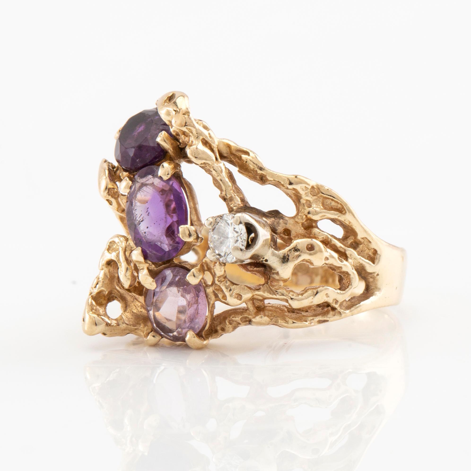 14K gold ring with amethysts and a round brilliant-cut diamond.