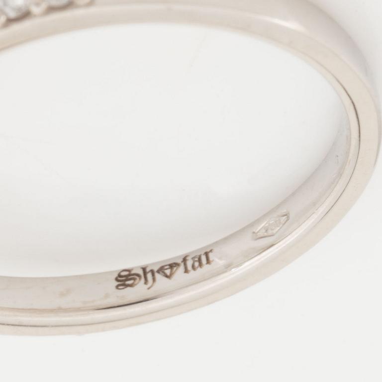 Brilliant cut diamond ring.