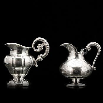 GRÄDDKANNOR, 2st, silver, Gustaf Möllenborg, Stockholm varav en 1840. Vikt ca274g.