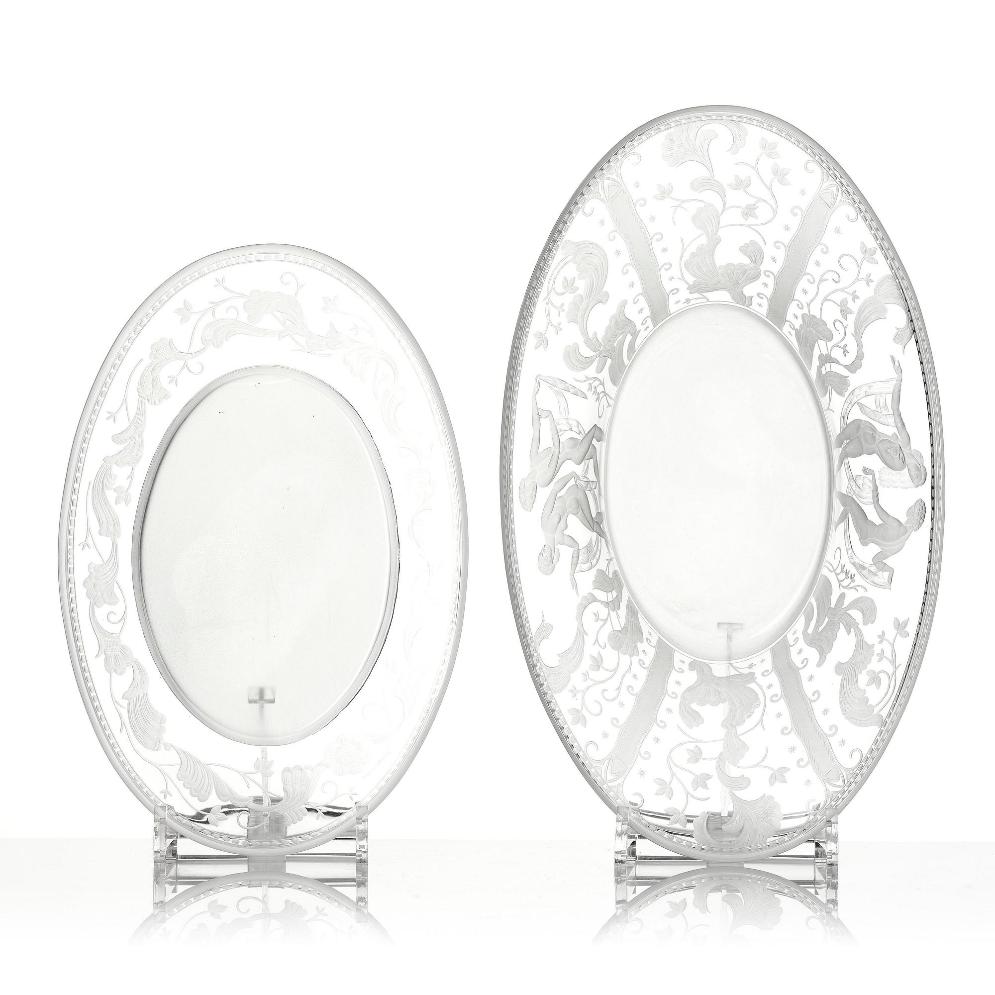 Simon Gate, an engraved Swedish Grace glass bowl on a plate, Orrefors, Sweden 1926, model 147.