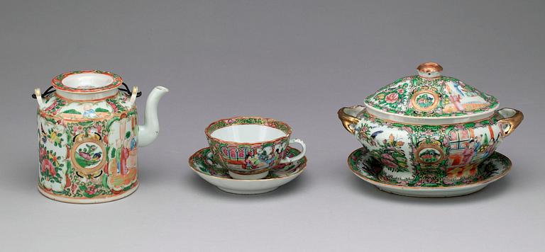 SERVISDELAR, tre delar, porslin. Kina, Kanton, omkring 1900.