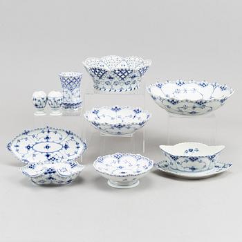 A dining service, procelain, 116 pcs, full lace "Musselmalet" from Royal Copenhagen.